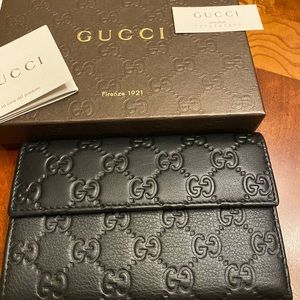 Gucci leather wallet